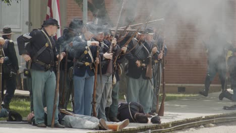 Reconstrucción-De-La-Batalla-De-La-Guerra-Civil-En-La-Aldea-De-Ohio-En-El-Centro-De-Historia-De-Ohio