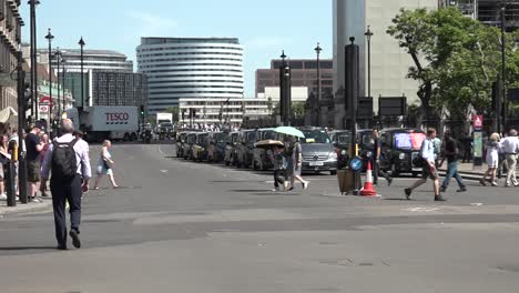 Black-Cab-drivers-block-the-roads-around-Parliament-as-part-of-a-protest-in-Westminster,-London,-UK