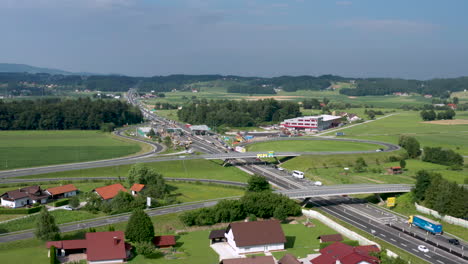 Mautstelle-Auf-Autobahn-In-Slowenien,-Mautstelle-Tepanje-Auf-A1-Entfernt