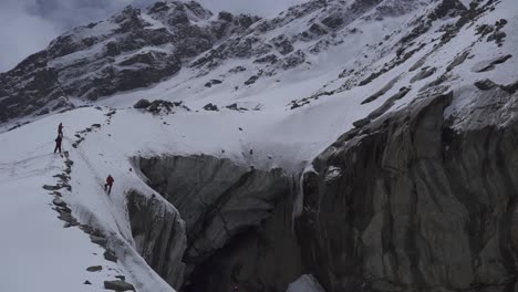 Montañeros-Del-Himalaya-En-Los-Picos-De-Las-Montañas-De-Hielo-Del-Himalaya