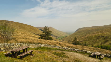 Lapso-De-Tiempo-Del-Mirador-Del-Paso-De-Glengesh-Con-Gente-Caminando