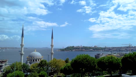 Lapso-De-Tiempo:-Vista-Del-Paisaje-De-Verano-De-La-Ciudad-De-Estambul,-El-Bósforo-Y-El-Lado-De-Europa-En-Estambul,-Turquía