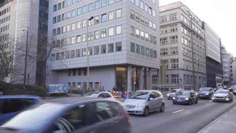 Static-shot-showing-rush-hour-traffic-at-Rue-Belliard-at-European-Quarter-in-Brussels,-Belgium