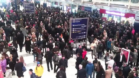 -Liverpool-Street-Station-überfüllt-Vor-Der-Pandemie--London-Vereinigtes-Königreich--1920x1080p