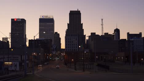 Puesta-De-Sol-En-La-Avenida-Madison-En-Memphis-Tennessee