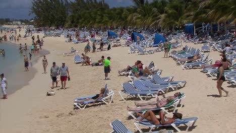 People-at-the-beach-in-Grand-Turk,-Turks-and-Caicos-Islands