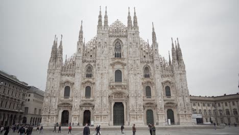 Impressive-static-view-of-Milan-Dome,-Italy