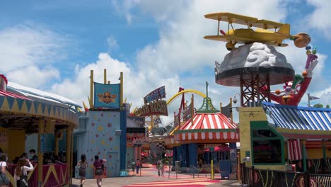 Besucher-Genießen-Ihren-Besuch-Im-Vergnügungs--Und-Tierthemenpark-Ocean-Park-In-Hongkong