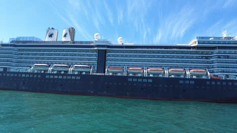 Empty-cruise-sitting-on-anchor-on-the-coast-of-Baja-California-during-the-coronavirus-pandemic