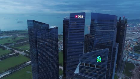 High-rise-in-Singapore-Skyline-with-offices-and-residential-buildings,-aerial