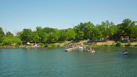 Touristen-Genießen-Den-Strand-Auf-Der-Freizeitinsel-Ile-De-Loisirs-De-Cergy-Pontoise