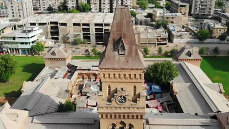 Vista-Aérea-De-La-Torre-Del-Reloj-En-El-Mercado-De-La-Emperatriz