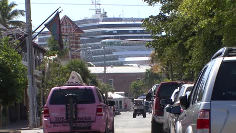 Traffic-in-Key-West,-Florida,-USA