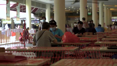 Leute,-Die-Im-Ting-Bahru-Hawker-Zu-Mittag-Essen