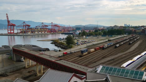 Ocupado-Paisaje-Diurno-En-El-Muelle-En-Canada-Place-Vancouver---Timelapse-Shot