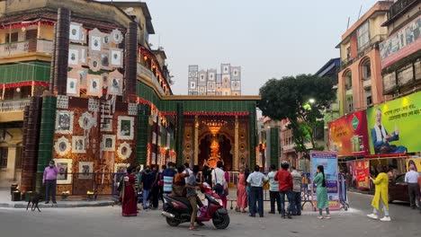 Durga-Puja-Pandal-In-Kalkutta,-Indien