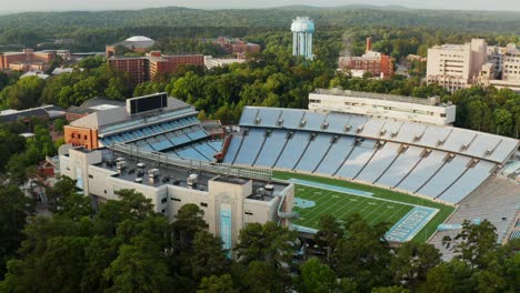 Carolina-Tar-Heels-Estadio-Kenan,-Campo-Chris-Smith