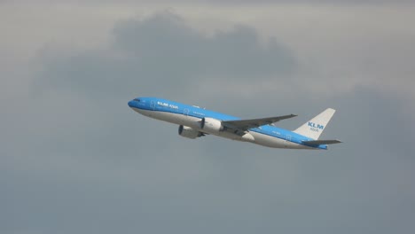 Avión-Klm-Asia-Despegando-Y-Ganando-Altitud-En-El-Aire