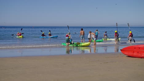 Kayakistas-En-La-Costa-De-La-Jolla,-California