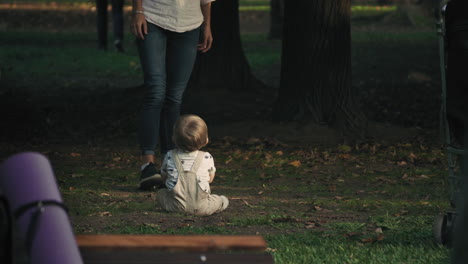 Happy-baby-and-mother-playing-at-Las-Heras-Park,-Buenos-Aires