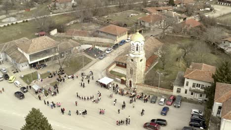 Pueblo-Búlgaro-Multitudes-Celebrando-El-Baile-Tradicional-Horo