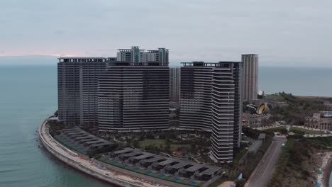 Hotel-resort-complex-on-artificial-island-in-Hainan,-China