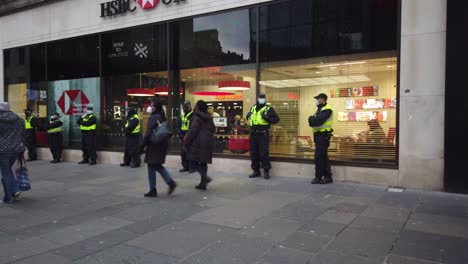 Two-police-officers-talking-to-each-other-outside-a-bank