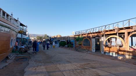 Vista-Panorámica-Zona-Comercial-De-Dahab,-Restaurantes-Y-Tiendas,-Egipto