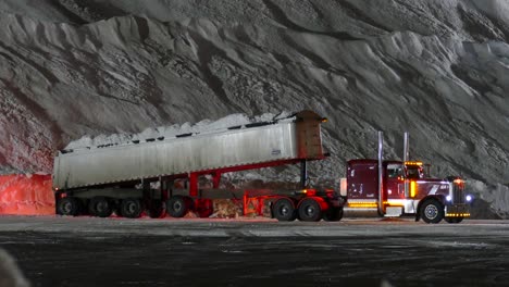 Truck-unloading-snow-off-the-highways-of-the-city-of-Montréal,-Canada