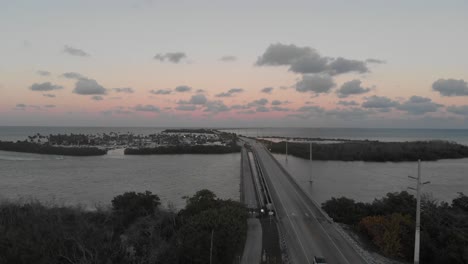 Ohio-Key-Florida-Keys-Ultramar-Autopista-Puente-A1a-Bahia-Honda-Canal-Viaje-Vacaciones-Turismo-Atardecer-Aerea-Dron-Ascendente