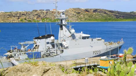 Rfa-Wave-Knight-Y-Hms-Medway-Anclados-En-Los-Océanos-De-Willemstad-En-La-Isla-Caribeña-De-Curacao