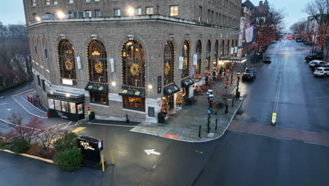 Luftanflug-Auf-Das-Weihnachtlich-Geschmückte-Historische-Hotel-Bethlehem