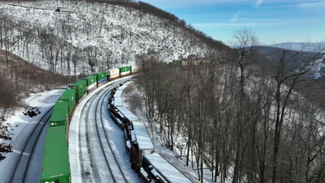 Tren-Descarrilado-En-La-Nieve-Del-Invierno