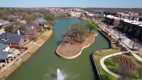 Imágenes-Aéreas-Del-Paseo-Del-Río-En-Flowermound-Texas