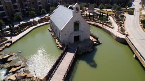 Imágenes-Aéreas-De-La-Capilla-Riverwalk-En-Flowermound-Texas