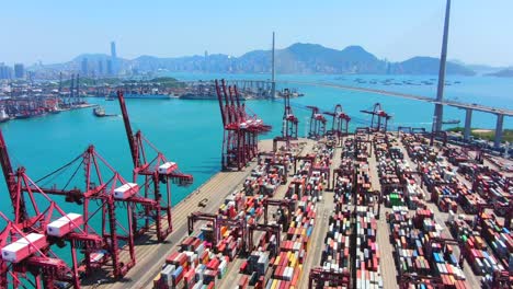 Vista-Aérea-De-La-Terminal-Portuaria-De-Hong-Kong-Con-Portacontenedores-Anclados