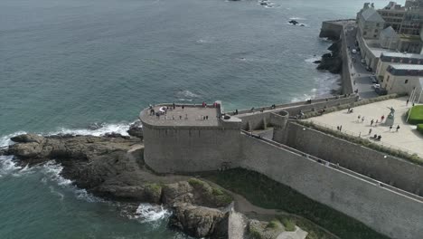 Drone-footage-of-the-Wall-of-Saint-Malo,-Bretagne,-France