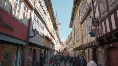 Lokale-Geschäfte-Auf-Der-Mittelalterlichen-Kaufmannsbrücke-In-Der-Altstadt-Von-Erfurt