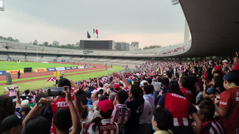 public-excited-the-soccer-victory-of-the-women's-league-in-the-university-city-stadium-in-a-video