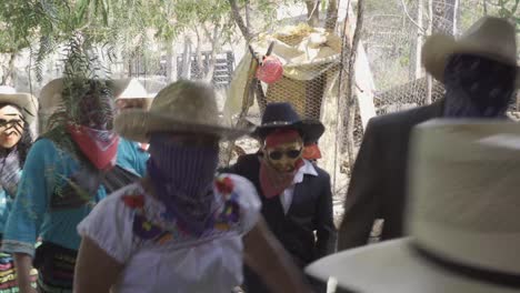 Bailes-Tradicionales-Mexico-Durante-El-Carnaval-Baile-De-Los-Jolos-En-Xayacatlan-De-Bravo-Puebla-Mexico