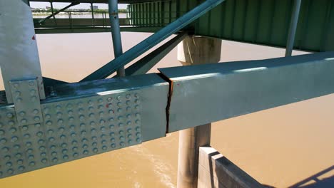 De-Cerca:-Descubren-Grieta-En-Puente-Hernando-De-Soto