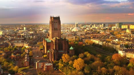 Antena-De-La-Catedral-Moderna-Metropolitana-Y-Anglicana-De-Liverpool-Retrocede