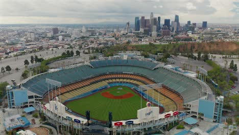 Acercándose-A-La-Vista-Aérea-Del-Centro-De-Los-Ángeles-Y-El-Estadio-De-Los-Dodgers