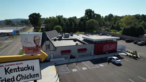 Impulso-Aéreo-En-Pollos-Fritos-De-Kentucky-Primer-Restaurante-En-Corbin-Kentucky