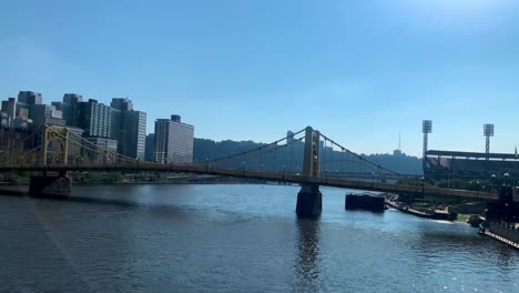 Panning-left-View-of-the-Roberto-Clemente-Bridge-over-the-Allegheny-River-in-Pittsburgh,-Pennsylvania,-in-autumn