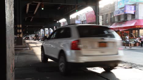 Busy-urban-street-corner-at-Brighton-Beach-in-Brooklyn,-New-York-on-a-sunny-day