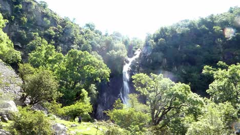 Aber-Falls-Snowdonia-Montaña-Parque-Nacional-Galés-Cascada-Gente-Excursionismo-Desierto