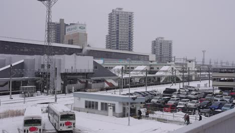 Bahnhof-Morioka-Im-Winter,-Schnee-Fällt-über-Nordjapan