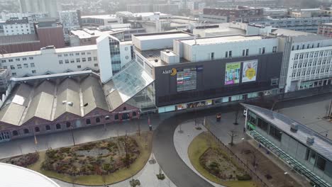 Centro-Comercial-Amfi-En-Sandnes-Noruega---Antena-De-Edificio-Con-Logos