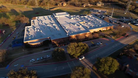 Imágenes-Aéreas-De-La-Escuela-Primaria-Mcauliffe-En-Highland-Village-Texas